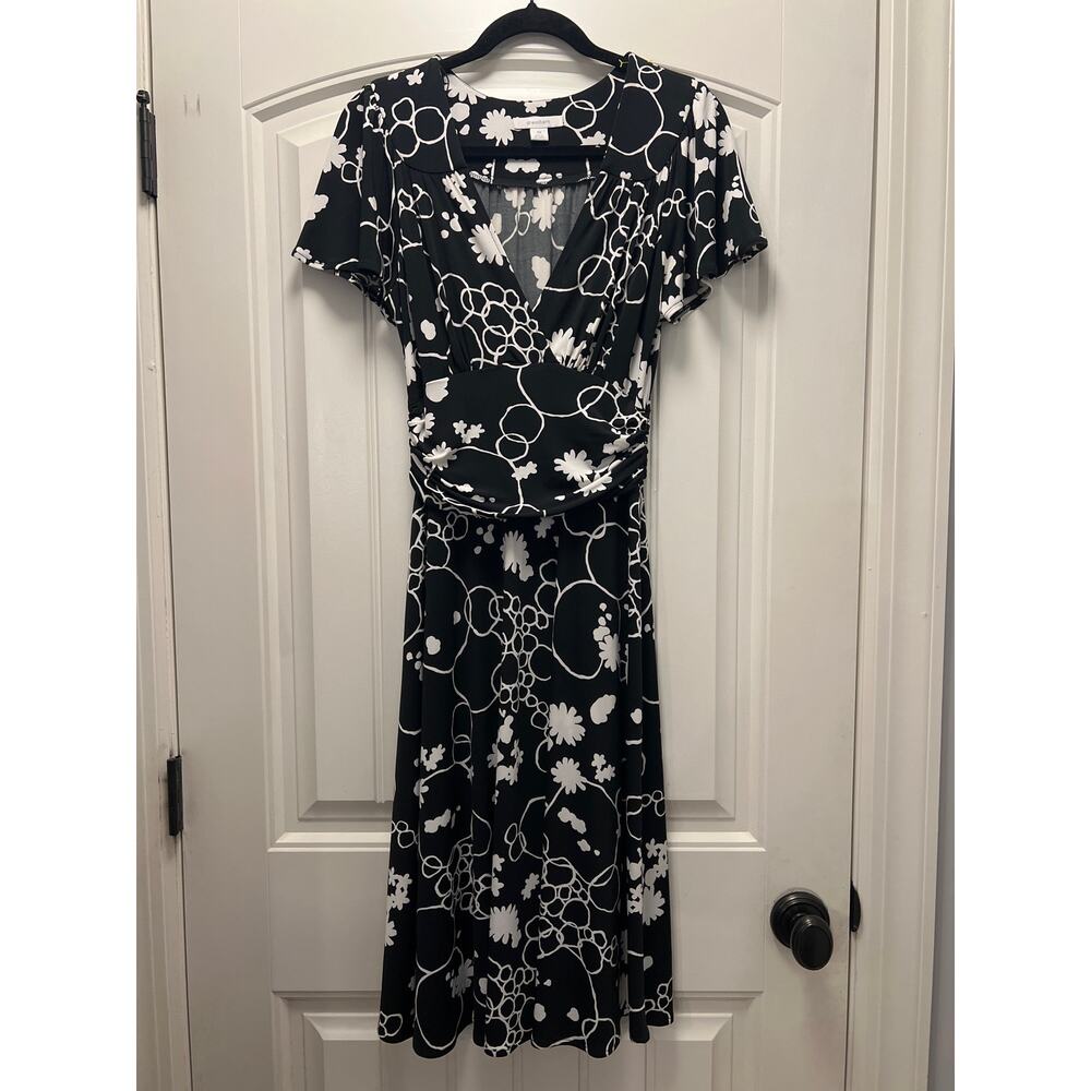 Dressbarn Women’s Floral V-Neck Pleated Midi Dress Size 10 Black White